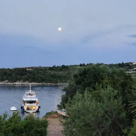 Vakantiehuis Nereidi Pool Porto Ozias
